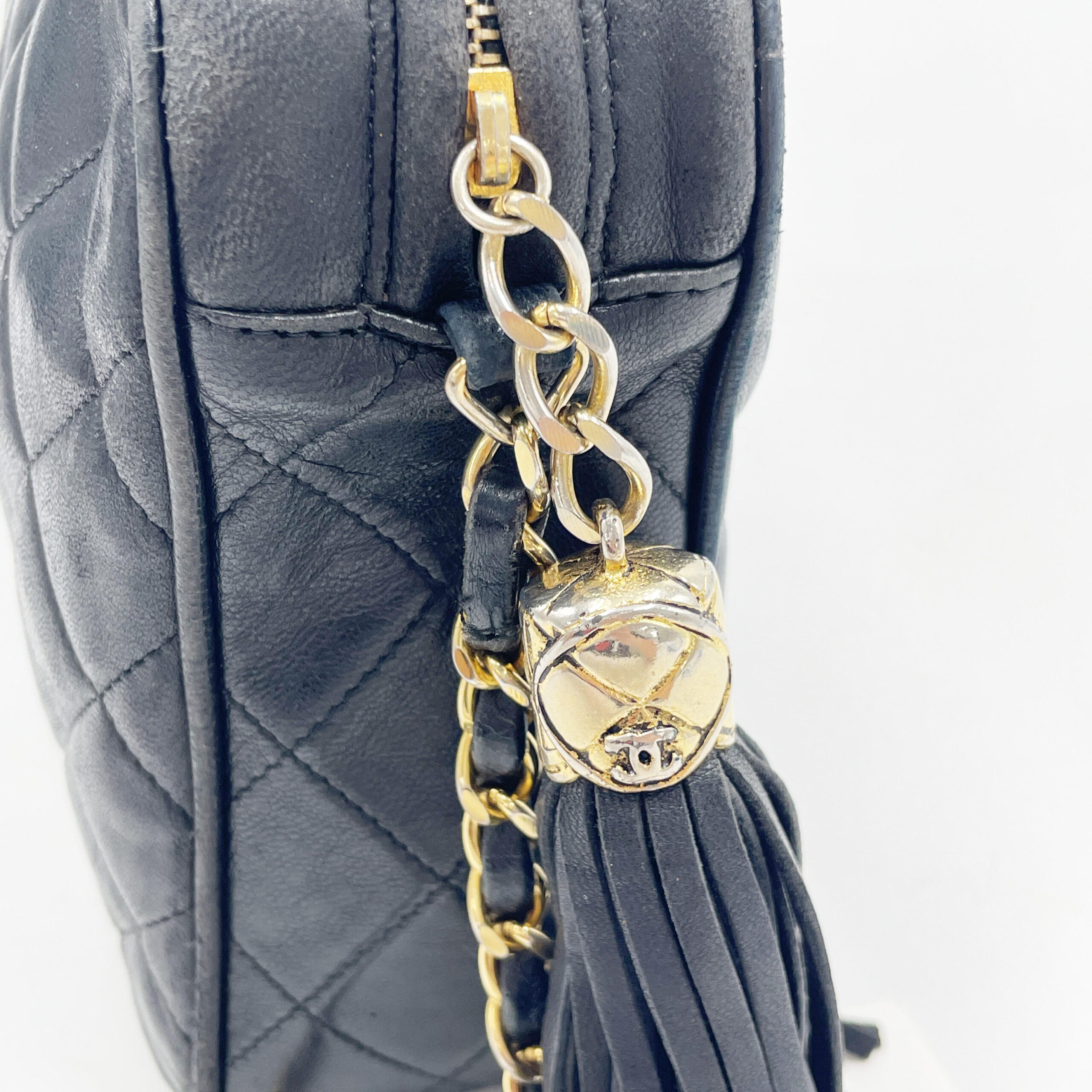 CHANEL チェーン金具とタッセル部分